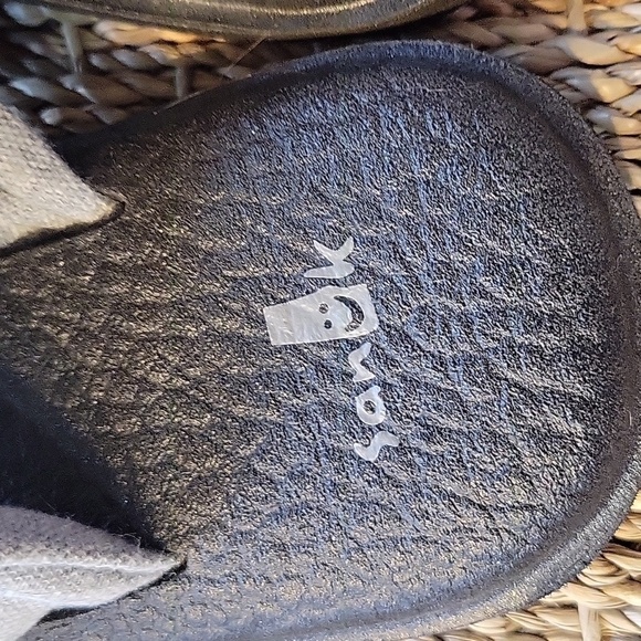 SANUK Yoga sling gray and black sandals.  Size is 7. Great condition. - Picture 3 of 7